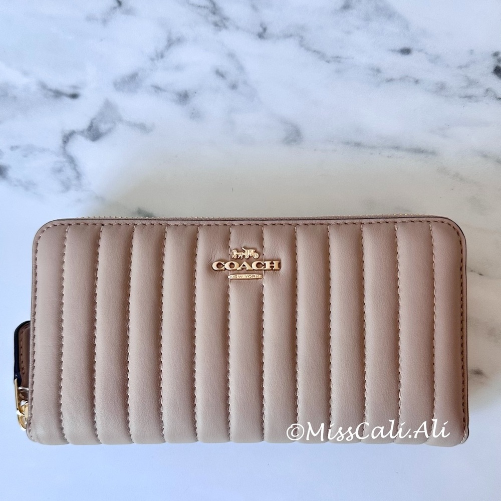 NWT COACH Accordion Zip Leather Wallet with Quilting